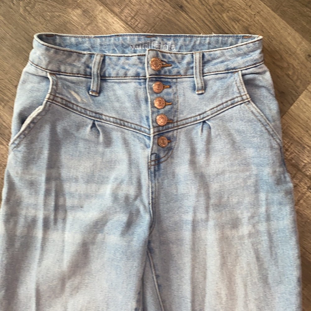 Light Washed Jeans - Picture 2 of 2
